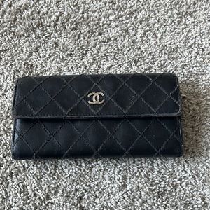 Black Chanel Wallet with option for Crossbody
